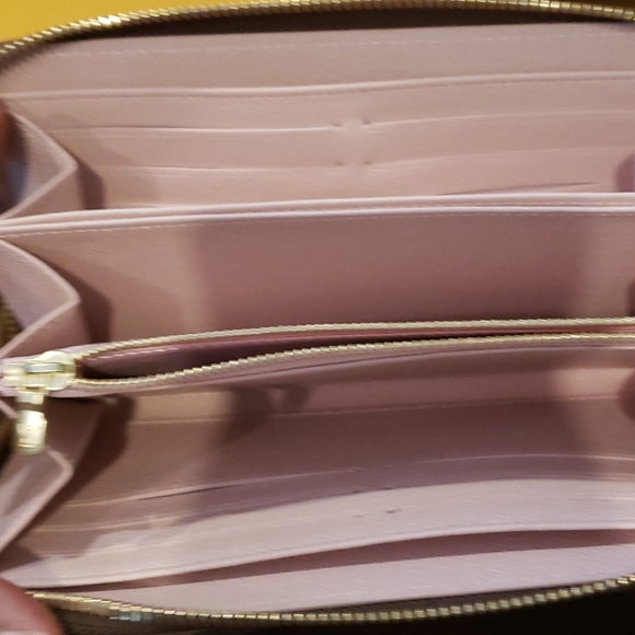 LV Momogram - Picture 2 of 4